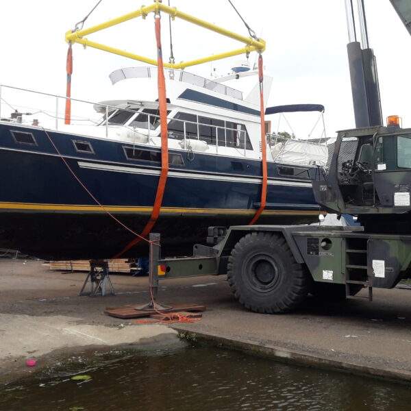 Waaierkruiser in de hijskraan